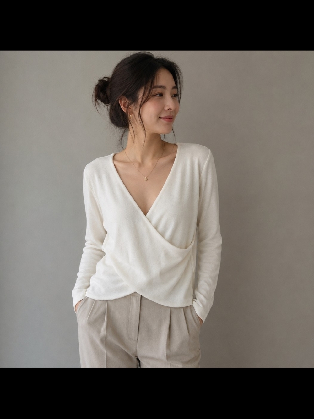 Zara Off-White Knit Top Women Size M Crossbody v-neck, long sleeve.